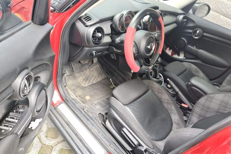 Used MINI 2015 1.5T COOPER Fun Five-Door Edition
