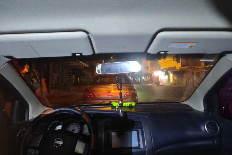 Used Nissan Livina 2010 Jingrui Edition 1.6L Manual Standard Model Headliner