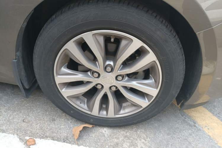 Used Buick GT 2021 1.3T Automatic Mild Hybrid Elite Version Right Front Wheel Hub