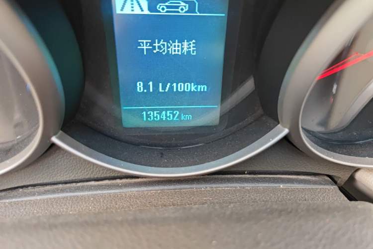 Used Chevrolet Cruze 2015 1.5L Classic SE MT Odometer Close Up