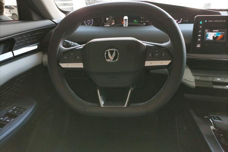 Used Changan UNI-V iDD 2023 ZhiDian iDD 1.5T 113km Smart & Fun Version
