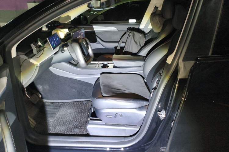 Used Tesla Model Y 2023 Rear-Wheel-Drive Version
