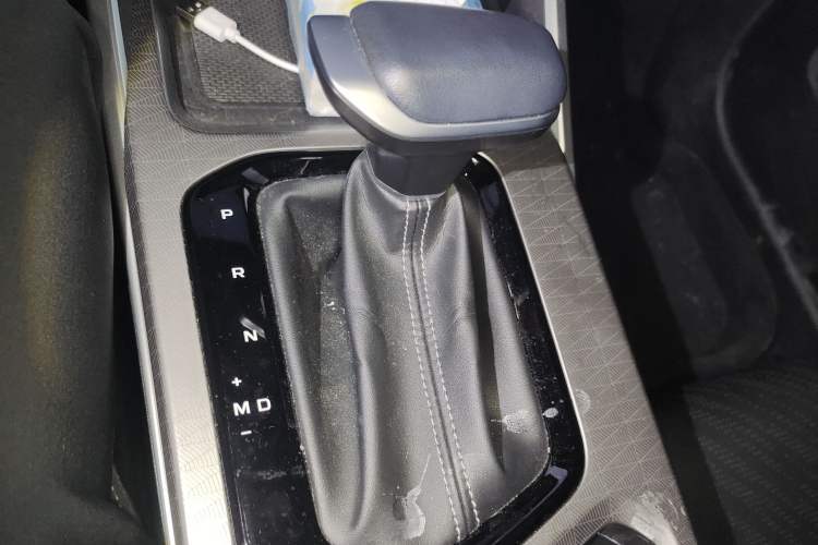 Used Geely Auto Emgrand 2023 4th Generation Champion Edition 1.5L CVT Luxury Model Gear Lever