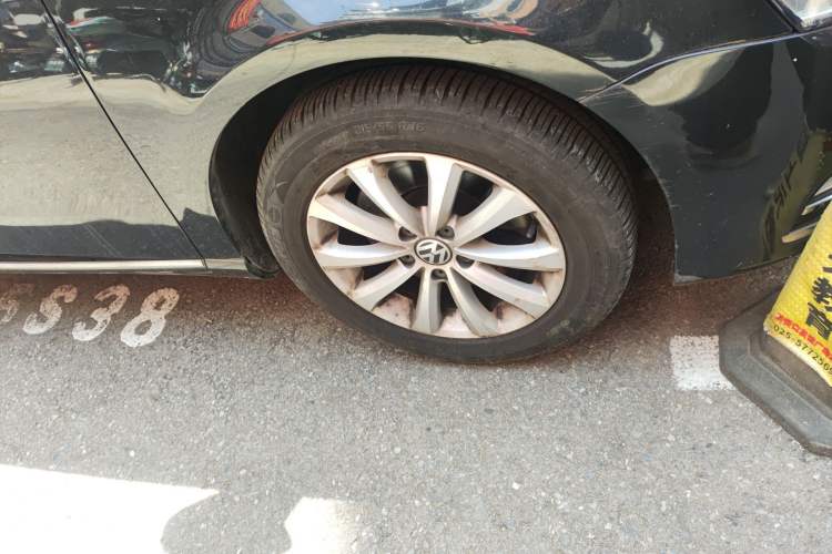 Used Volkswagen Magotan 2013 1.8TSI Luxury Model Right Front Wheel Hub