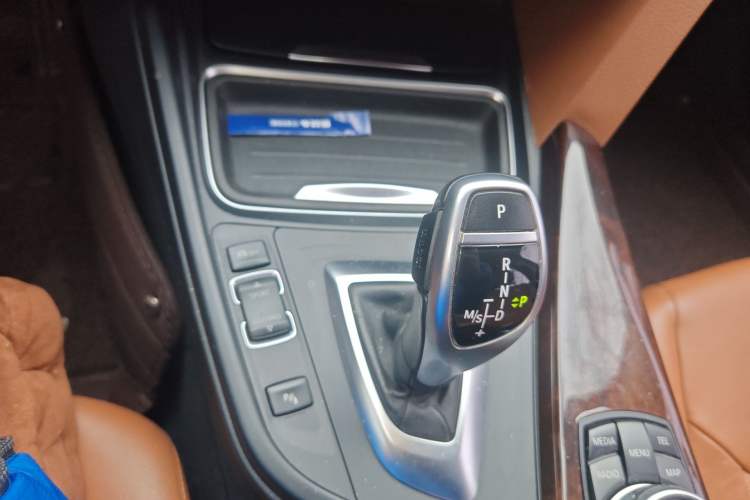 Used BMW 3 Series 2015 320Li Luxury Design Package
