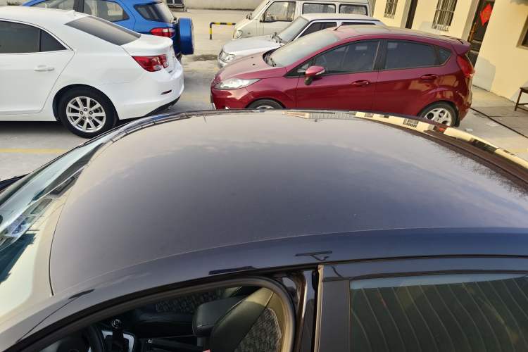 Used Volkswagen Lavida 2013 Revised Classic 1.6L Manual Fashion Edition Roof