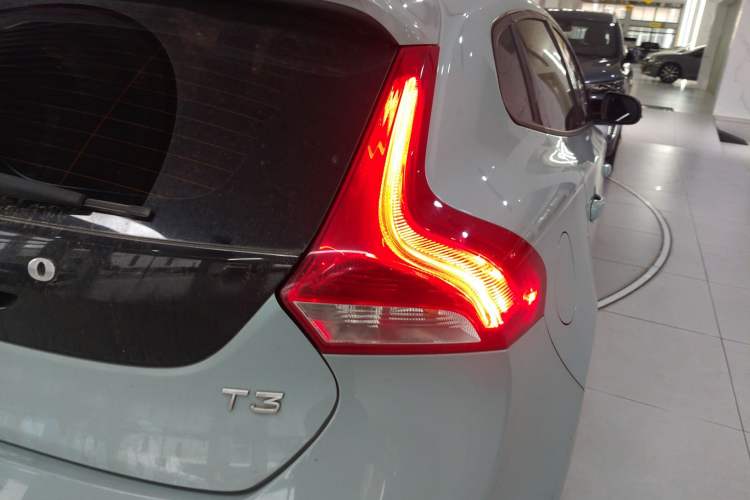 Used Volvo V40 2017 T3 Zhiyi Edition Right Rear Taillight