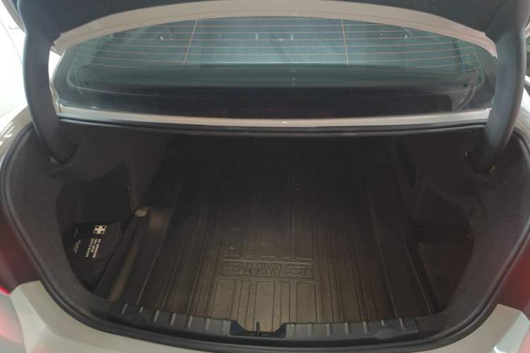 Used BMW 3 Series 2016 320Li Fashion Model Trunk