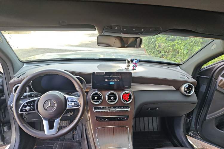 Used Mercedes-Benz GLC 2020 GLC 300 L 4MATIC Luxury Model Center Console