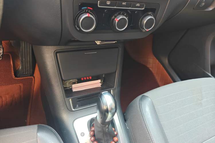 Used Volkswagen Tiguan 2015 1.8TSI Automatic Two-Wheel Drive Trend Edition Gear Lever