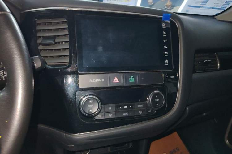 Used Mitsubishi Outlander 2019 2.0L Two-Wheel Drive Comfort Edition 7-Seater China VI Standard Audio And AC Panel