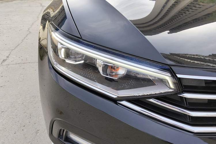 Used Volkswagen Magotan 2020 330TSI DSG Luxury Edition Right Front Headlight