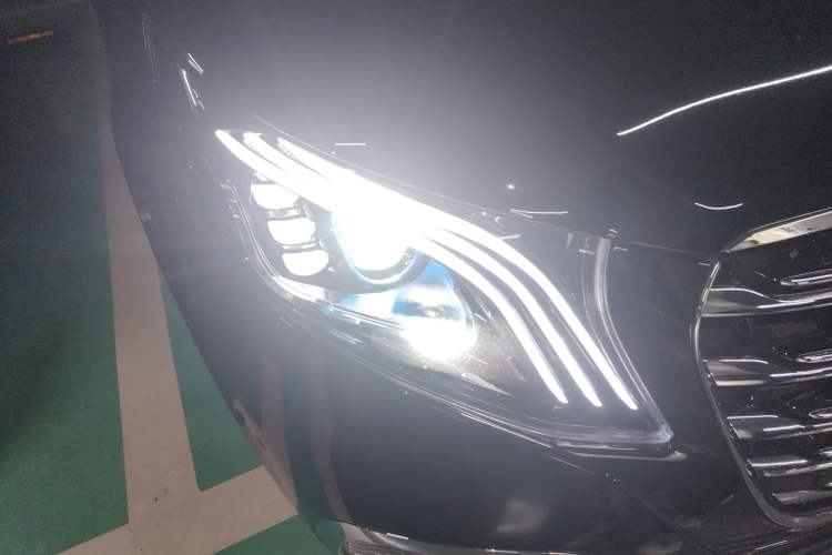 Used Mercedes-Benz Vito 2024 2.0T Business Version 7 Seats Right Front Headlight