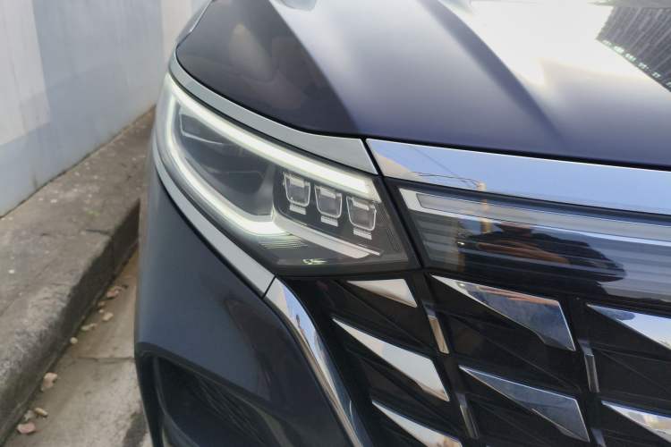 Used Roewe iMAX8 New Energy 2022 Golden Edition Right Front Headlight