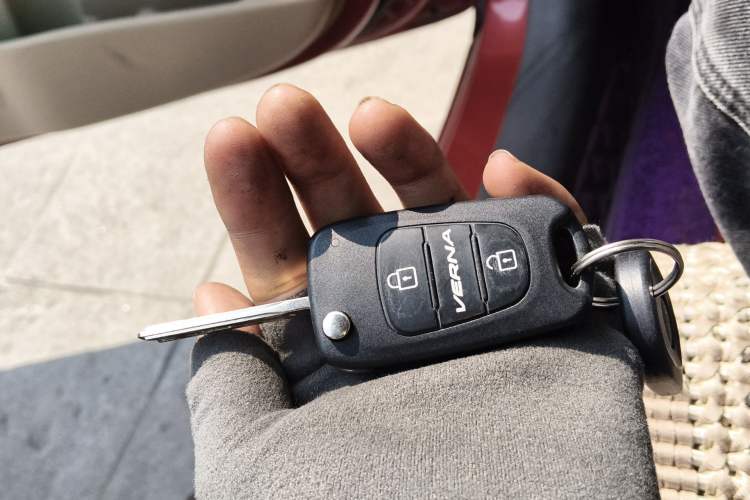 Used Hyundai Verna (older generation) 2011 Hatchback 1.4L Automatic Luxury GLS Model Vehicle Key