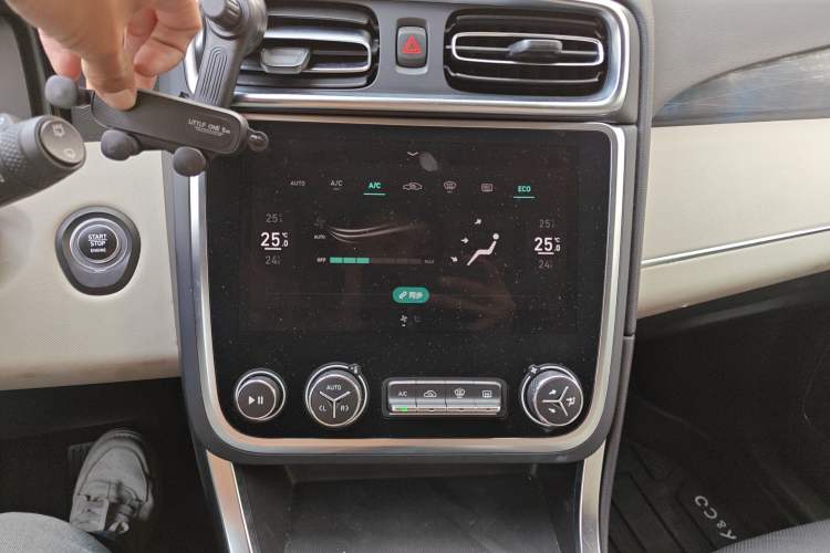 Used Lynk & Co 01 2019 2.0T Two-Wheel Drive Zhaopu Version China VI Standard Audio And AC Panel