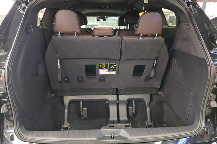 Used Toyota Granvia 2024 2.5L Hybrid Prestige PLUS Four-Wheel Drive Version Trunk