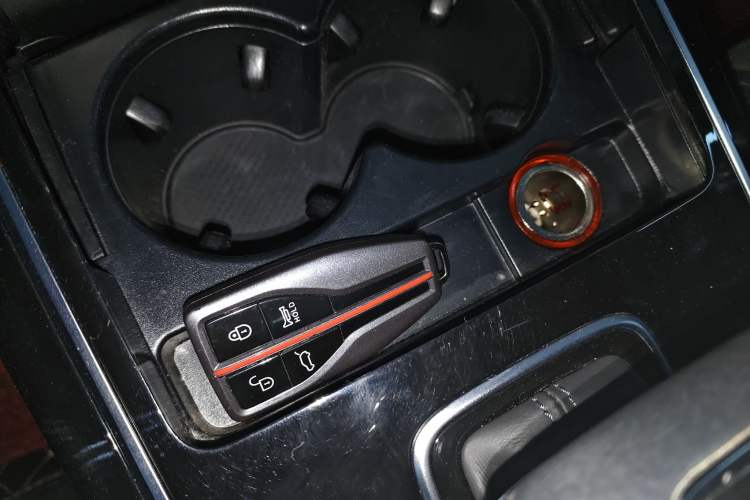 Used Hongqi HS5 2022 Facelifted Version 2.0T Smart Connect Flagship All-Wheel-Drive Edition
