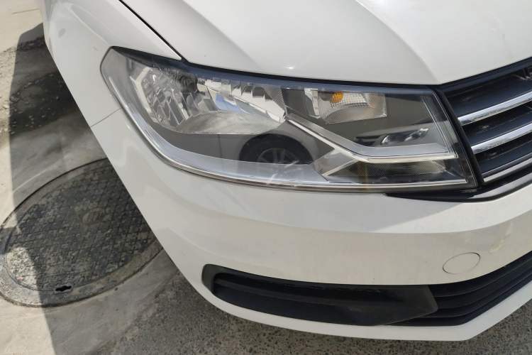 Used Volkswagen Santana 2019 1.5L Manual Fashion Edition China V Standard Right Front Headlight