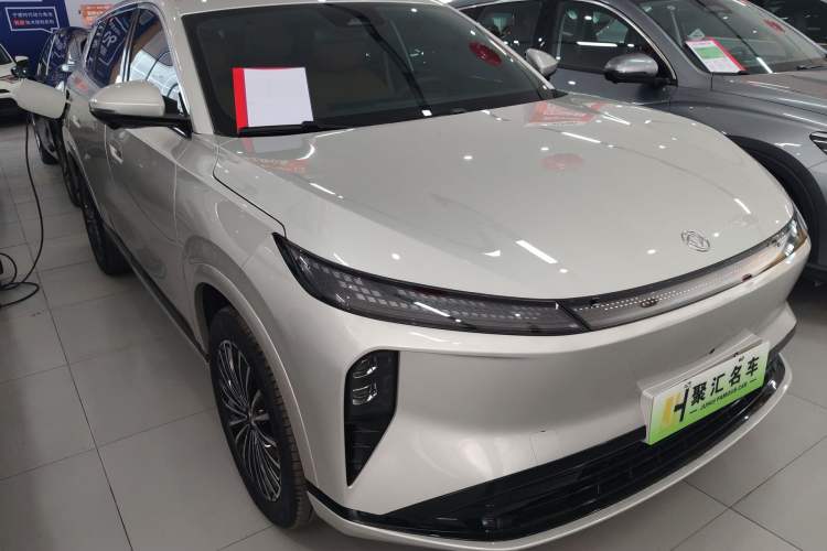 Used Dongfeng Aeolus L8 2025 Model 185KM Ideal Edition Front Right 45 Deg