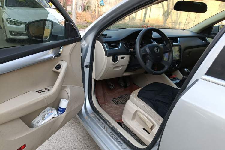 Used Skoda Octavia 2015 1.6L Manual Yijie Edition
