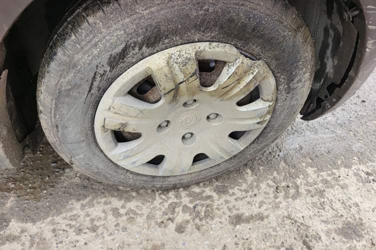 Used Dongfeng Fengon 330 2014 1.5L Manual Standard Edition DK15-02 Right Front Wheel Hub