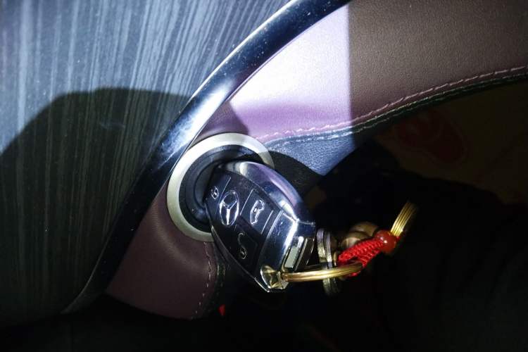 Used Mercedes-Benz V-Class  Vehicle Key