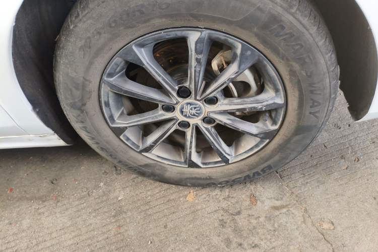 Used BYD Qin PLUS 2021 EV 400KM Leading Comfort Edition Right Front Wheel Hub