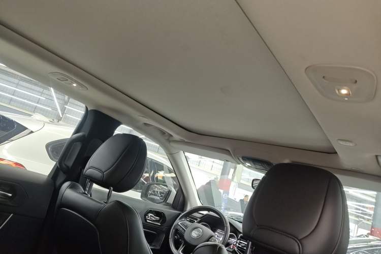 Used Jeep Commander 2018 2.0T Two-Wheel Drive Enjoyment Version China VI Emission Standard