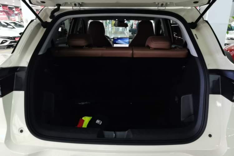 Used Wuling Bingo S 2025 Model 325km Deluxe Edition Trunk