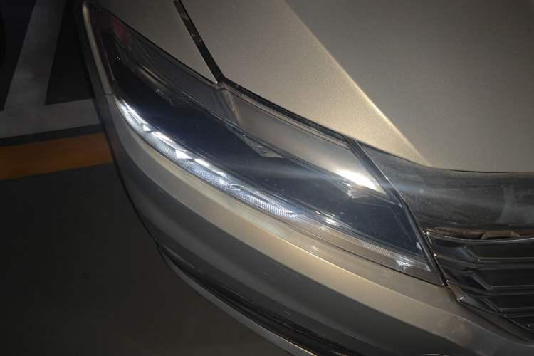 Used Volkswagen Lavida 2019 1.5L Automatic Fashion Edition China VI Right Front Headlight