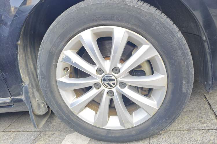 Used Volkswagen Magotan 2012 1.8TSI Luxury Model Right Front Wheel Hub