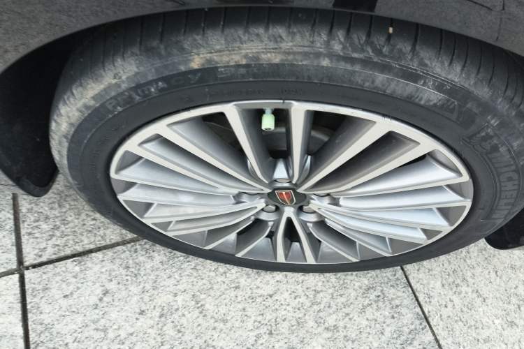 Used Hongqi H9 2020 2.0T Smart Connect Flagship Edition Right Front Wheel Hub