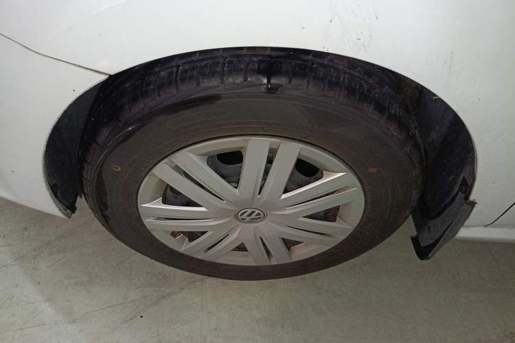 Used Volkswagen Polo 2016 1.4L Automatic Trendy Model Left Front Wheel Hub