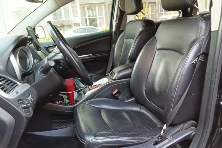 Used Dodge Journey 2013 2.4L Two-Wheel Drive Luxury Version