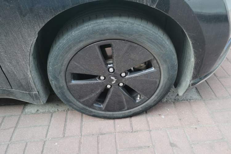 Used Wuling Xingguang 2023 70 Standard Edition Right Front Wheel Hub