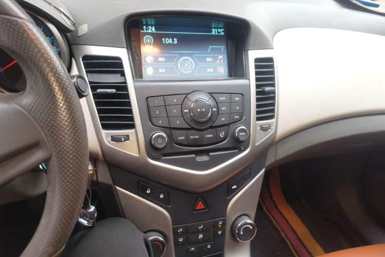 Used Chevrolet Cruze 2015 1.5L Manual Fashion Edition Audio And AC Panel