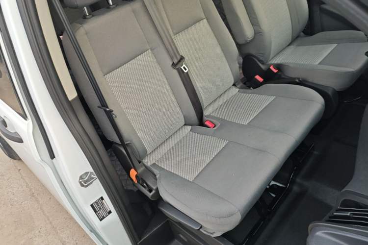 Used Ford Transit 2019 2.0T Diesel Multi-Purpose Commercial Vehicle Mid-Drive Mid-Roof 6-Seater China VI Standard Right Front Seat