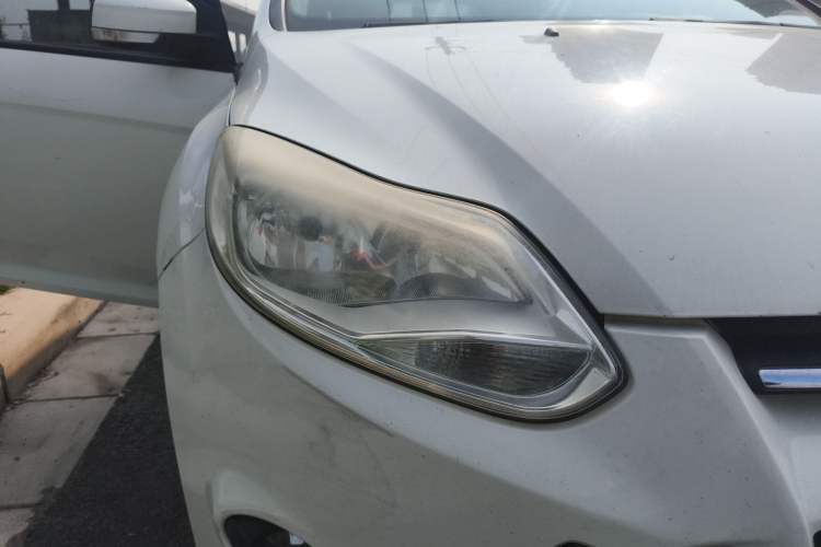 Used Ford Focus 2012 Hatchback 1.6L Automatic Comfort Model Right Front Headlight