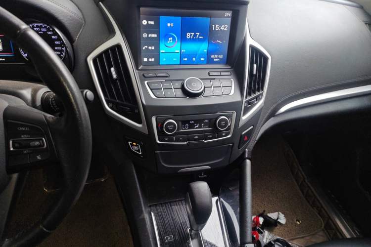 Used Dongfeng Aeolus AX7 2016 2.0L Automatic Zhiyi Trim
