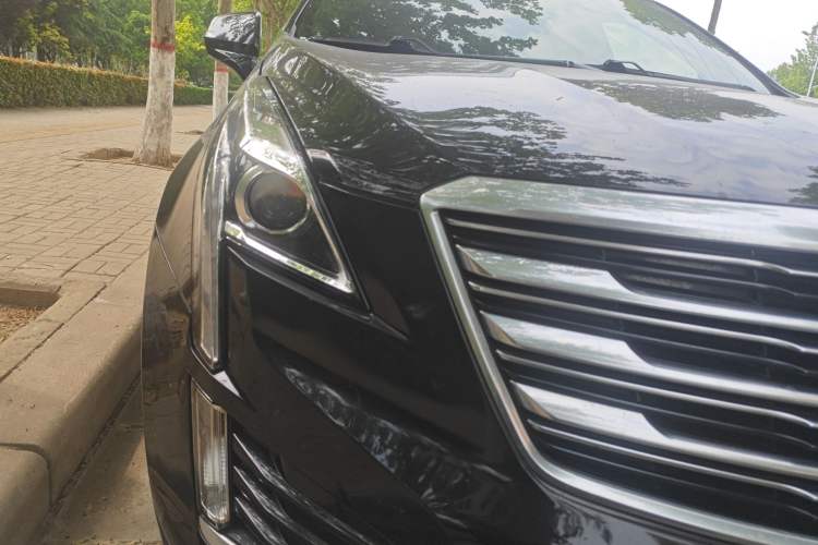 Used Cadillac XT5 2018 28E Four-Wheel Drive Tech Version Right Front Headlight