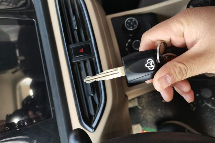 Used CHANGAN KUAYUE Xing V3 2023 1.5L Gasoline Comfort Model 7-Seater Passenger Vehicle Vehicle Key