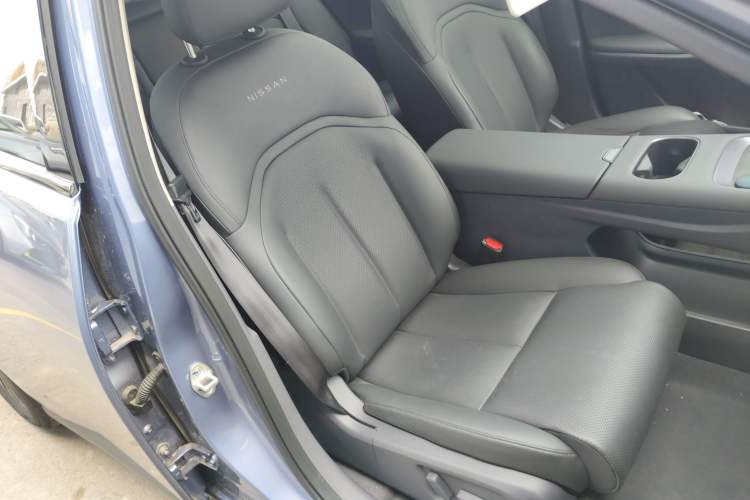 Used Nissan N6 2026 Model 180 Max Right Front Seat