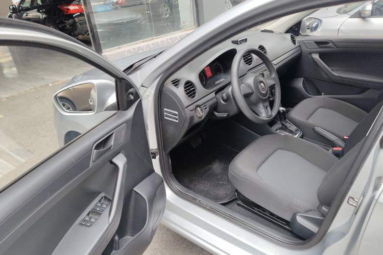 Used Volkswagen Jetta 2013 1.6L Automatic Fashion Model
