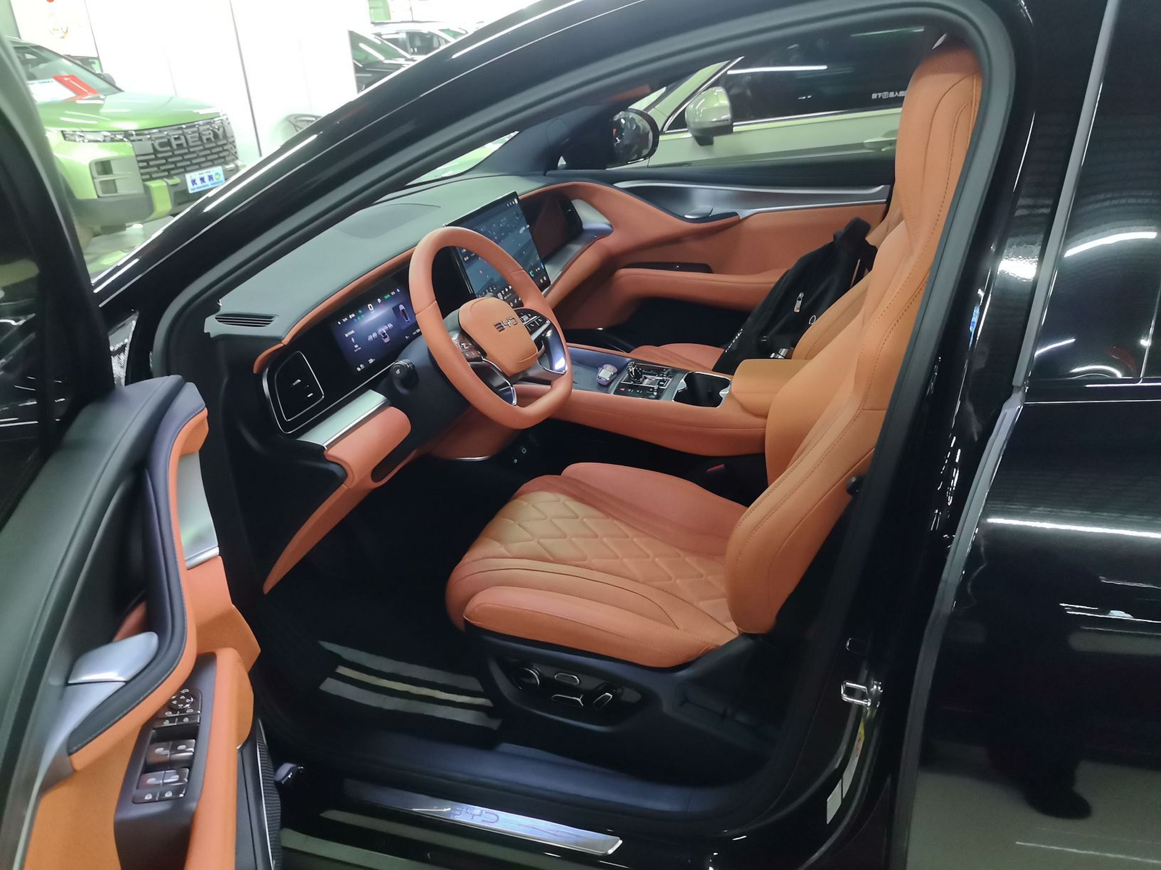 المقاعد الأمامية داخل السيارة