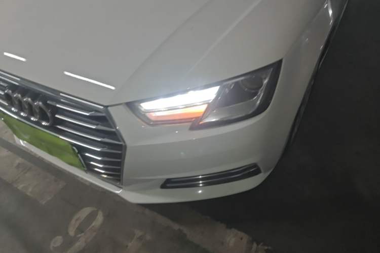 Ojetý Audi A4L 2018 30th Anniversary Edition 40 TFSI Trendy Model