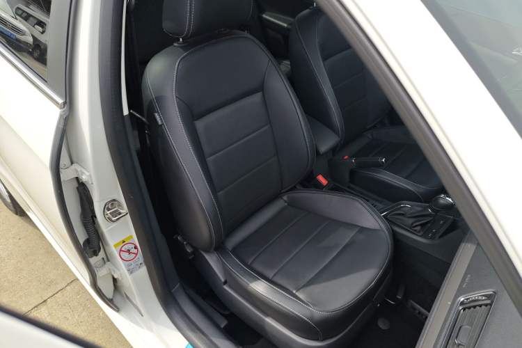 Used Volkswagen Lavida 2015 1.6L Automatic Comfort Edition
