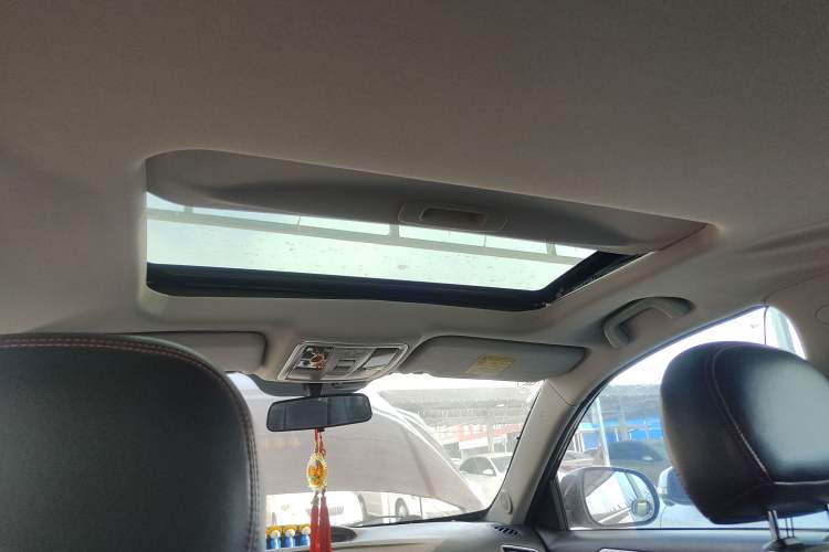 Used Geely Auto GX7 2015 Sports Edition 2.0L Automatic Luxury Upgrade Version China V Standard
