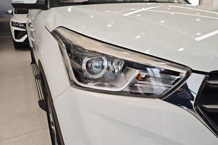 Used Hyundai ix25 2017 1.6L Automatic Smart Version Right Front Headlight