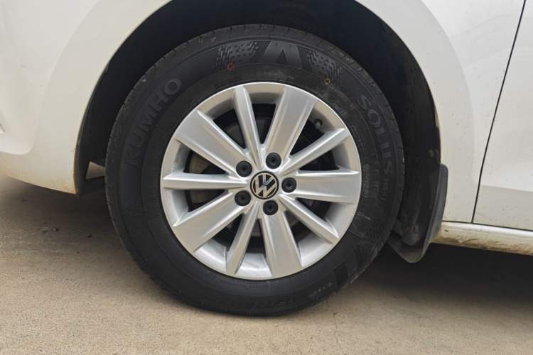 Used Volkswagen Jetta 2015 Value Edition 1.6L Manual Fashionable Style
